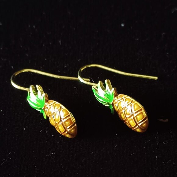 NIB Adorable Pineapple Earrings in a Fruit Case - Picture 2 of 6